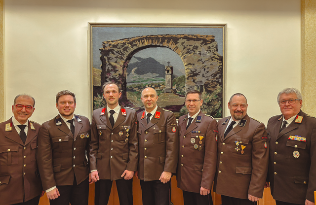 v. l. n. r.: Bürgermeister Dr. Andreas Nunzer, Verwaltungsmeister Matthias Machhörndl, Kommandant-Stellvertreter Florian Murth, Kommandant Thomas Murth, Oberverwalter Michael Luftensteiner, Verwalter Thomas Özelt sowie Abschnittsfeuerwehrkommandant-Stellvertreter Harald Gromann © FF Spitz - Ewald Stierschneider jun. | Foto: © FF Spitz - Ewald Stierschneider jun.