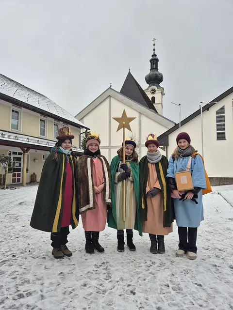 Dass Gutes-Tun viel Spaß macht, sieht man an den Bildern der Jungscharkinder und Ministrant:innen. | Foto: Pfarrgemeinde Frankenburg