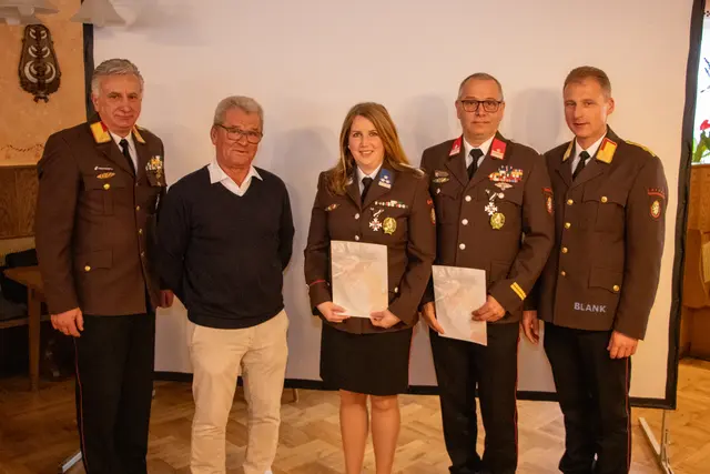 Die geehrten Katrin Fuchsbichler-Zweiger und Wolfgang Herunter mit Josef Pirstinger, Peter Fließer und Christian Leitgeb | Foto: FF Mooskirchen