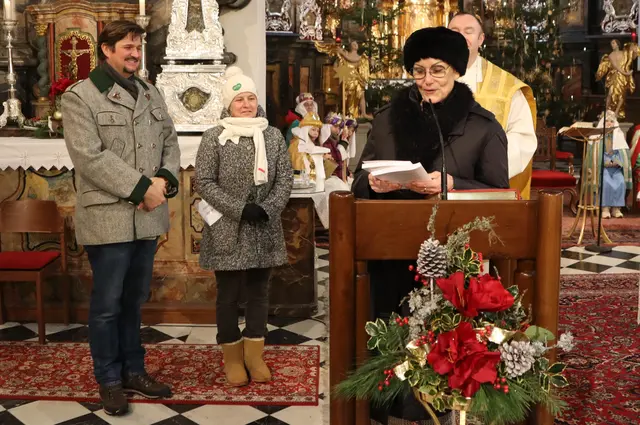 Maria Elisabeth Reisinger bedankte sich bei Peter Wallner und Helga Hohensinger | Foto: Gerhard Langmann