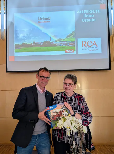 REA-Obmann Bgm. Günter Salchner bedankte sich bei Euler für ihre langjährige Mitarbeit. | Foto: REA