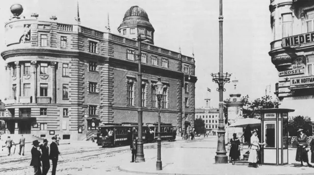 Der Telefonkiosk vor der Urania in Wien um 1920. | Foto: A1 Telekom Austria AG