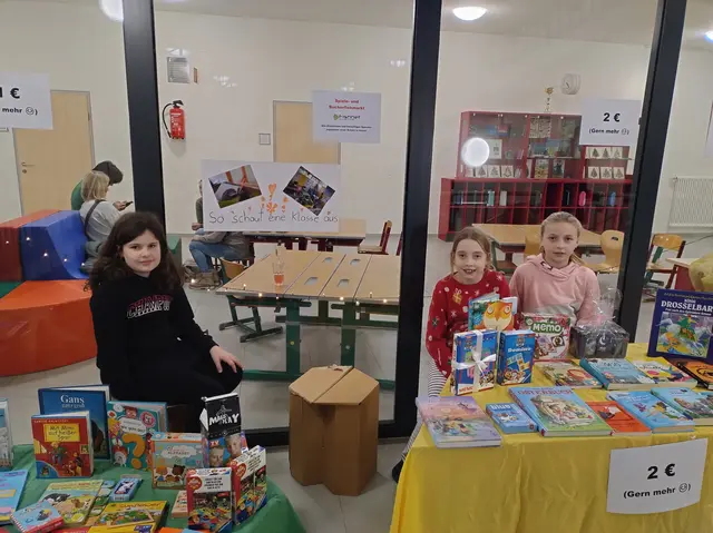 Kinder verkauften Bücher und Spiele. | Foto: VS Wartberg/Krems