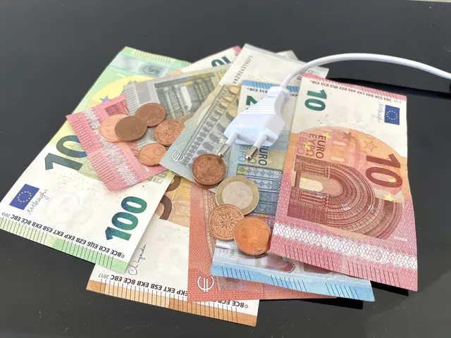 Kundinnen und Kunden von Energie-West-Betrieben, die vom ORF-Beitrag befreit sind, können sich über einen 50-Euro-Stromzuschuss für 2026 freuen. (Symbolbild) | Foto: Christina Gärtner