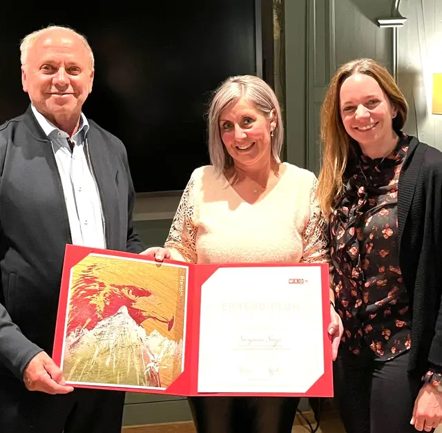 GF Klaus Lackner, Jubilarin Sonya Sevignani und GF Manuela Lackner-Holaus (nicht im Bild Jubilarin Helga Hechenberger). | Foto: Lackner