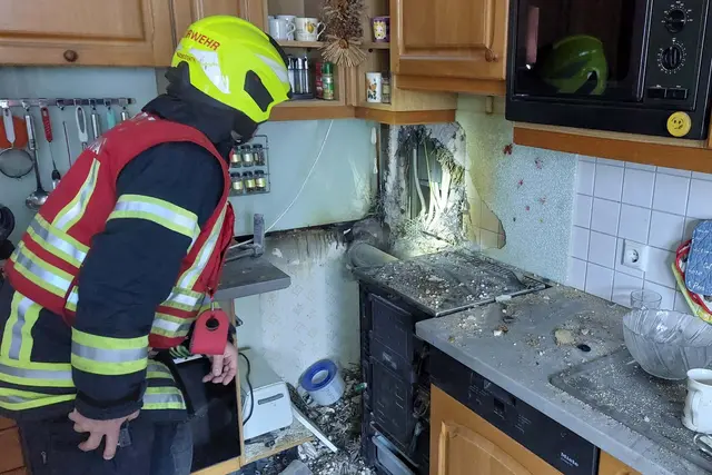 Der Brand griff rasch um sich. | Foto: FF Waidhofen/Thaya