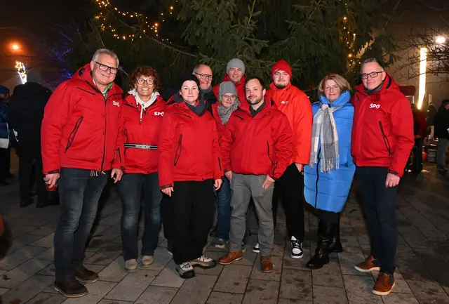 Großer Andrang herrschte auch 2025 bei den traditionellen Punschständen der SPÖ Ernsthofen in den verschiedenen Ortsteilen. | Foto: Johann Schaurhofer