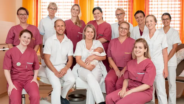 Das Team der Gynäkologie und Geburtshilfe am Klinikum Freistadt begleitete im Jahr 2025 die Geburten von 209 Mädchen und 189 Buben. | Foto: OÖG