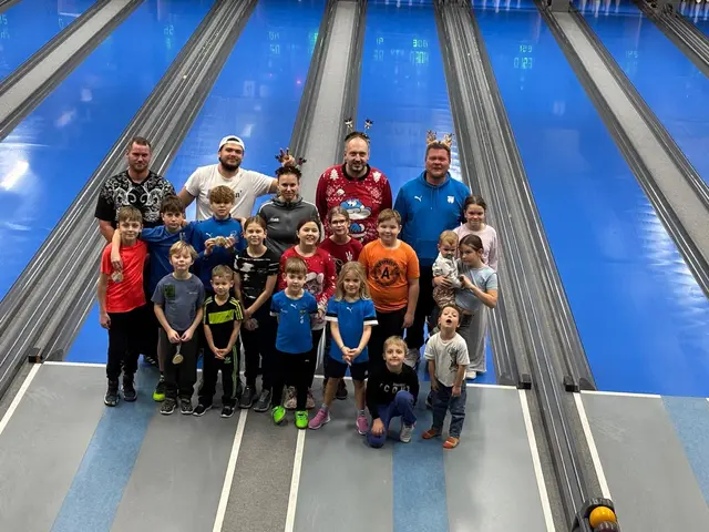Gruppenfoto mit Trainerin Melanie und ihren „Engerln“: Der SKC Ritzing plant, das Christkindl-Kegeln aufgrund der positiven Resonanz auch künftig fortzuführen. | Foto: Josef Hauser