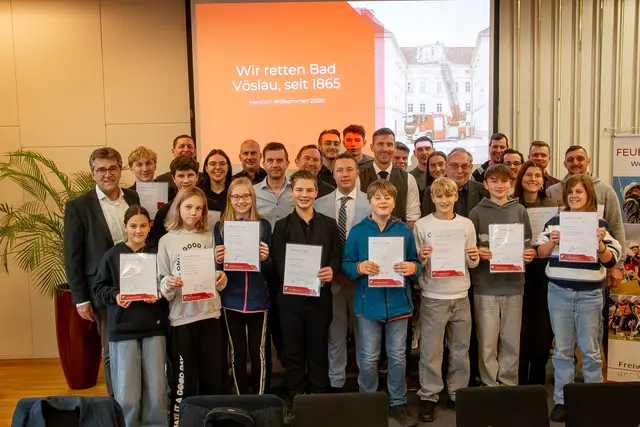 Ehrungen bei der Jahreshauptversammlung der Feuerwehr Bad Vöslau. | Foto: Daniel Wirth