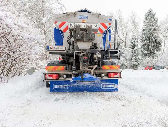 Der Winterdienst räumt und salzt die Straßen in der Stadt Salzburg, damit die Menschen sicher an ihr Ziel kommen.  | Foto:  Stadt Salzburg/A. Killer
