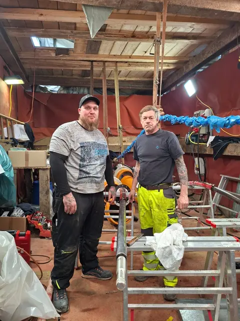 Trotz Urlaub waren die etn-Kabelmonteure Patrick Adamek und Joachim Sauer nach dem Hilferuf aus Deutschland sofort zur Stelle. | Foto: etn