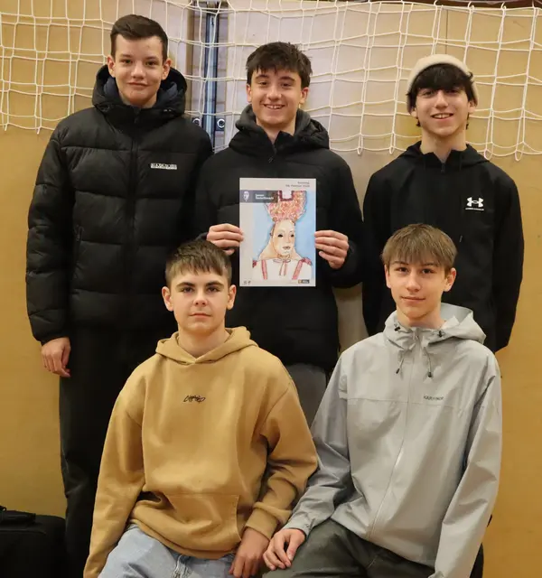 Buabe, die sich bereits auf die Fasnacht freuen. | Foto: Tatschl