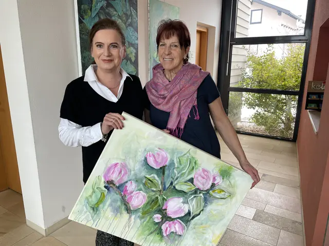 Bürgermeisterin Doris Liposchek mit Künstlerin Josefine Blaich | Foto: Gemeinde Wernberg