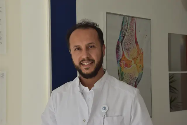 Hussain Aleleoiy bringt innovative Therapien in die Gemeinschaftspraxis Herzogenburg. | Foto: Michaela Müller