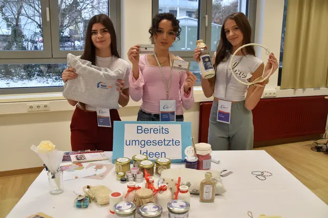 Kreative Ideen: Morena Popp, Dorena und Lorena Krasniqi | Foto: MeinBezirk/Michael Strini