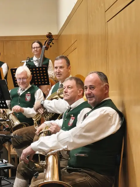 Glückliche Gesichter, angesichts dessen, dass das Publikum vom Konzert so begeistert war. | Foto: Günther Koch 