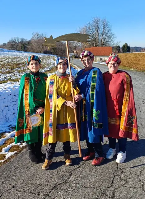 Eine Erwachsenengruppe zog in Eisenhüttl von Haus zu Haus. | Foto: Pfarre Kukmirn