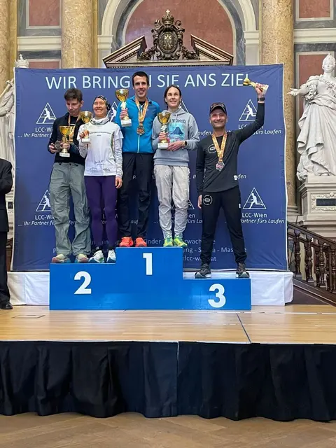 Teilnehmerinnen und Teilnehmer des LAC Unlimited beim 49. Internationalen Silvesterlauf in Wien. | Foto: LAC Unlimited