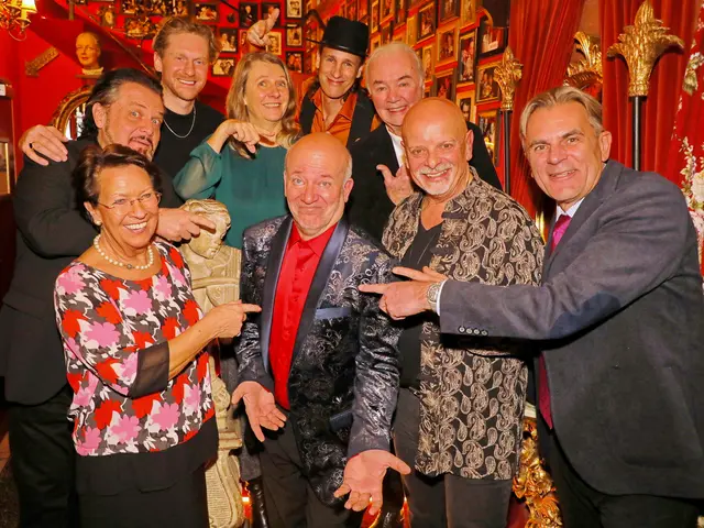 vorne v.l.n.r: Christl Prager, Andy Lee Lang, Gary Lux, Peter Großmann
2. Reihe v.l.n.r: Werner AuerBirgit Denk, Willi Dussmann
hinen vl.n.r. Lucas Fendrich, Peter Kern | Foto: Conny de Beauclair