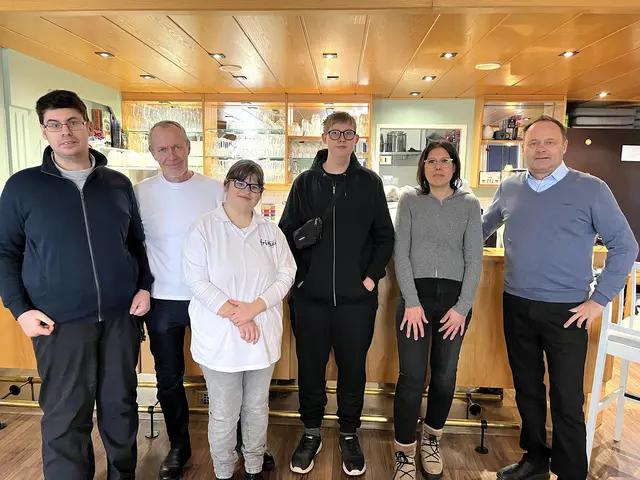 Stefan, Benno Kallinger, Vanessa, Maximilian und Michaela Dietrich mit Bürgermeister Thomas Ram.
 | Foto: Stadtgemeinde Fischamend