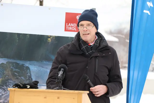 Heinz Stiefelmeyer, Leiter der Abteilung Hochwasserrisikomanagement, überbrachte beim Spatenstich Grußworte von Bundesminister Norbert Totschnig. | Foto: Christiane Nimpf