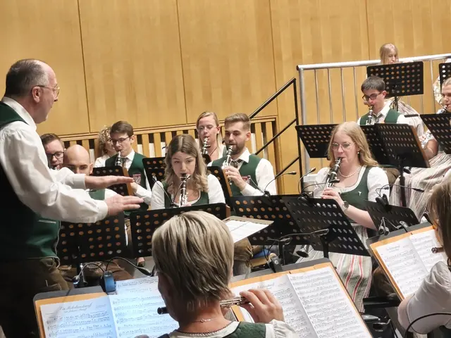 ...von Kapellmeister Kurt Mörth. | Foto: Günther Koch 