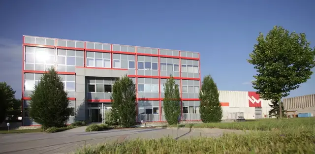 Wollsdorf Leder ist ein zentraler Arbeitgeber in der Region.  | Foto: Wollsdorf Leder
