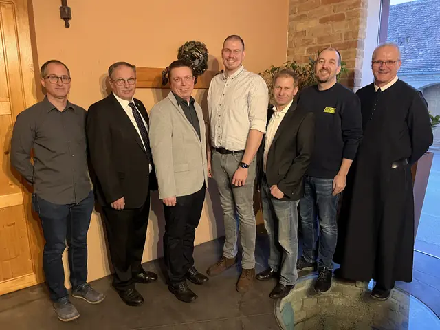 Norbert Pimberger, Bgm. Richard Hogl, Markus Zahlbrecht, Christof Vietze, Kurt Ernst, Gerd Schnötzinger, Pater Michael Fritz | Foto: Feuerwehr Wullersdorf