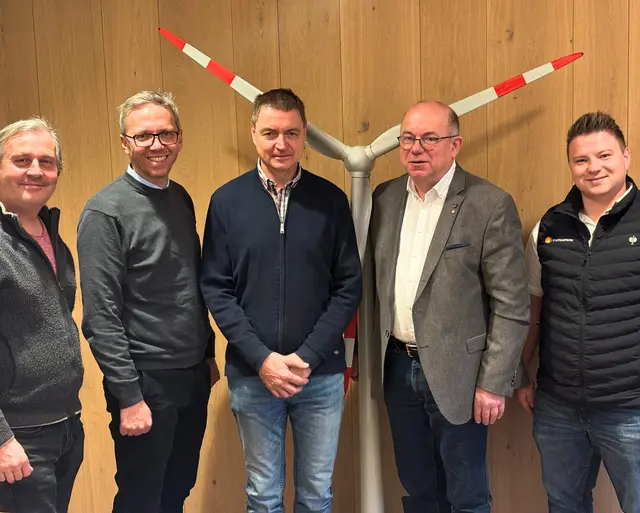 Matthias Poberund Michael Hannesschläger (Energiepark Bruck/Leitha), Vizebürgermeister Ernst Grassl, Bürgermeister Johann Laa (beide ÖVP) und Robert Maurer (Energiepark Bruck/Leitha) | Foto: Energiepark Bruck/Leitha