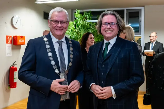 Bürgermeister Thomas Steiner mit Minister Martin Polaschek
