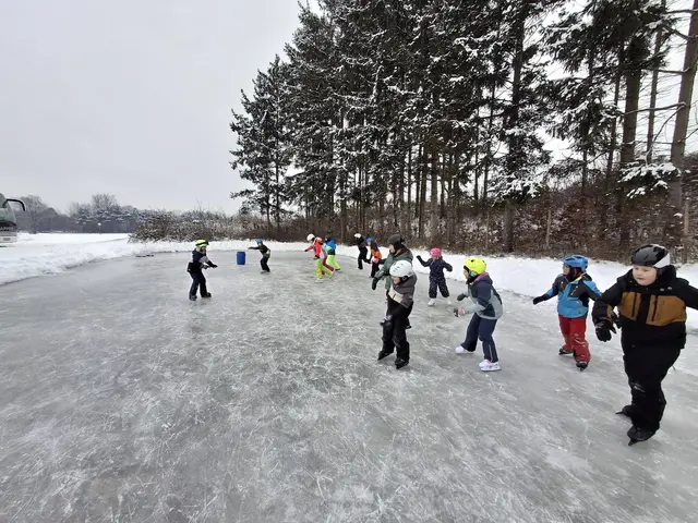 Seit einigen Tagen kann auch in Deutsch Minihof wieder dem Eislaufsport gefröhnt werden.  | Foto: Naturparkschule VS Mogersdorf
