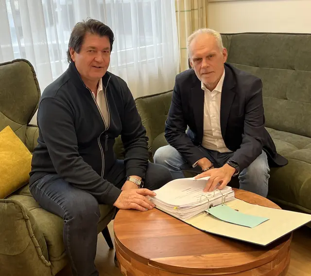 Bgm. Manfred Schafferer und Vizebgm. Max Unterrainer halten am Budget fest. | Foto: Gemeinde Absam