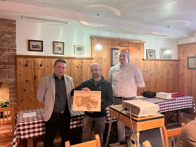 Klaus Ernst wurde zum 50. Geburtstag gratuliert. | Foto: Feuerwehr Wullersdorf