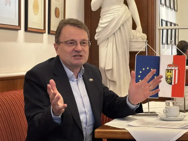 Europaabgeordneter Hannes Heide setzt sich für die Regionen Europas ein und fordert Rechtssicherheit für Ermäßigungen für Einheimische. | Foto: MeinBezirk/Philipp Gratzer