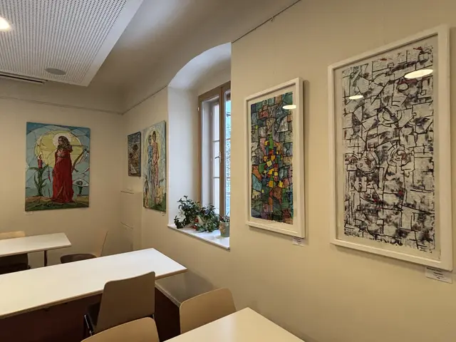 Auch Bilder können im Pfarrsaal Leibnitz jederzeit besichtigt werden. | Foto: MeinBezirk/W. Fischer