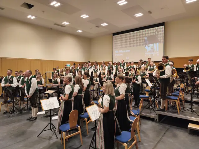 Dankeschön der Musiker dem Applaus des Publikums. | Foto: Günther Koch 