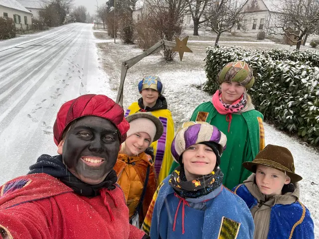 Die Sternsinger aus Deutsch Tschantschendorf waren auf winterlichem Terrain unterwegs. | Foto: Pfarre Deutsch Tschantschendorf