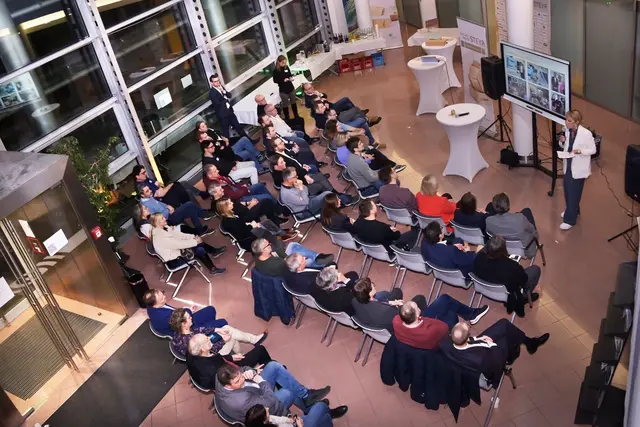 Der Jahrespunsch verspricht Highlights von 2025, das Jahresprogramm 2026 und gemütliches Netzwerk-Ambiente. 
  | Foto:  Peter Kainrath