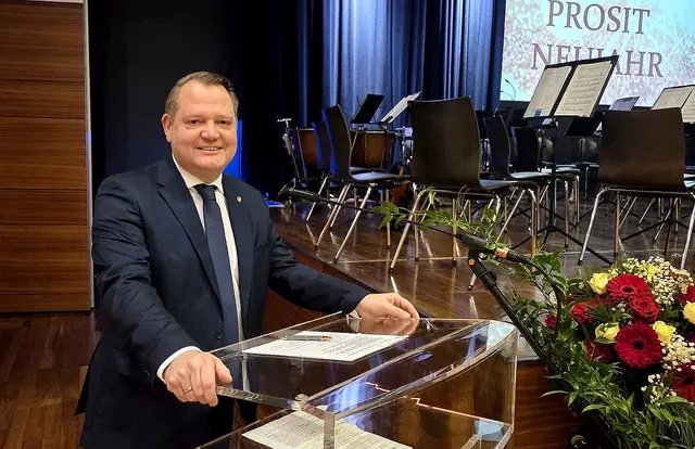Christian Samwald bei seiner Ansprache. | Foto: Kristin Stocker/Stadtgemeinde Ternitz
