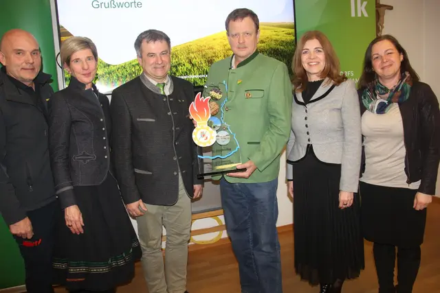 Obmann Maier begrüßte prominente Gäste. | Foto: Raimund Mold