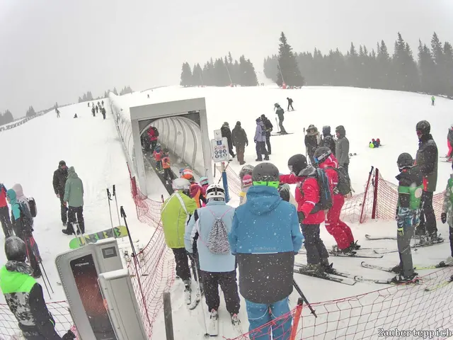 Schlangen auf der Weinebene – auch beim Zauberteppich | Foto: Weinebene Schilift GmbH