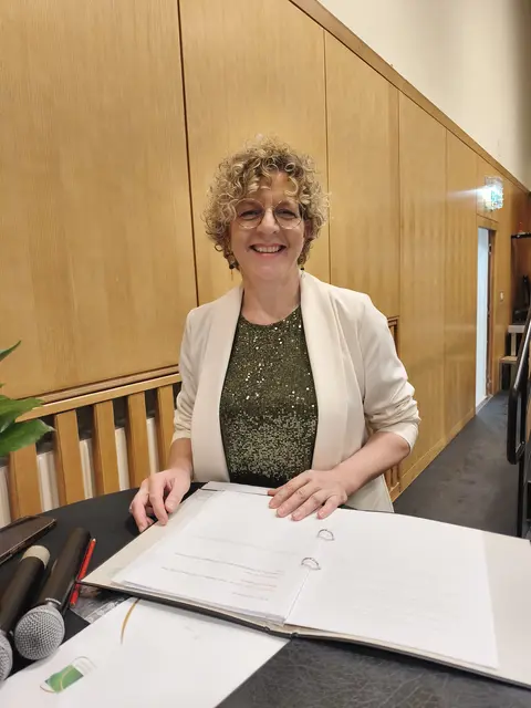 Evelyn Schweinzger führte hervorragend das begeisterte Publikum durchs Programm.  | Foto: Günther Koch 