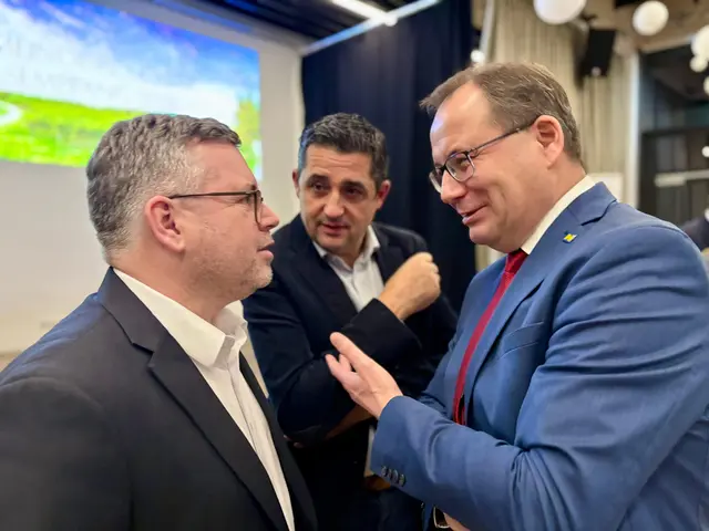 Krottendorfer fand auch noch Zeit um mit Schleritzko zu scherzen. | Foto: Markus Kahrer