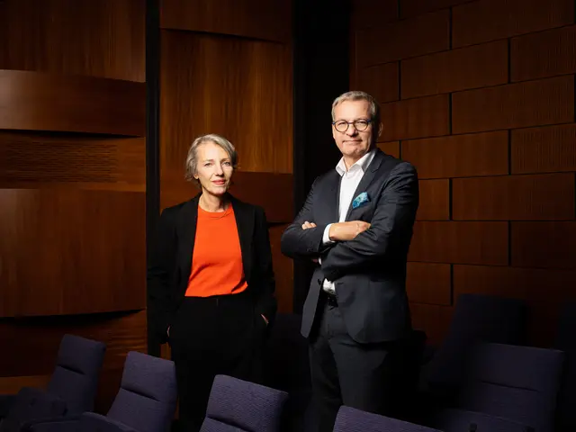 Generaldirektorin Stella Rollig (l.) und der wirtschaftliche Geschäftsführer Wolfgang Bergmann dürfen sich über ein erfolgreiches Jahr 2025 freuen. | Foto: Gianmaria Gava/Belvedere, Wien