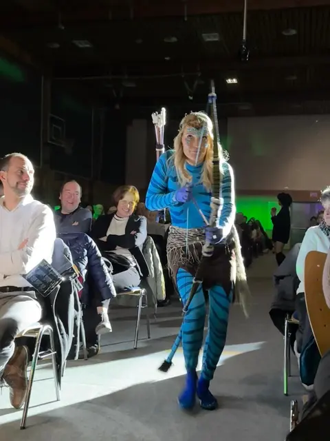 Moderatorin Barbara Stadler als Na'vi aus dem Film Avatar | Foto: MV Pfarrkirchen