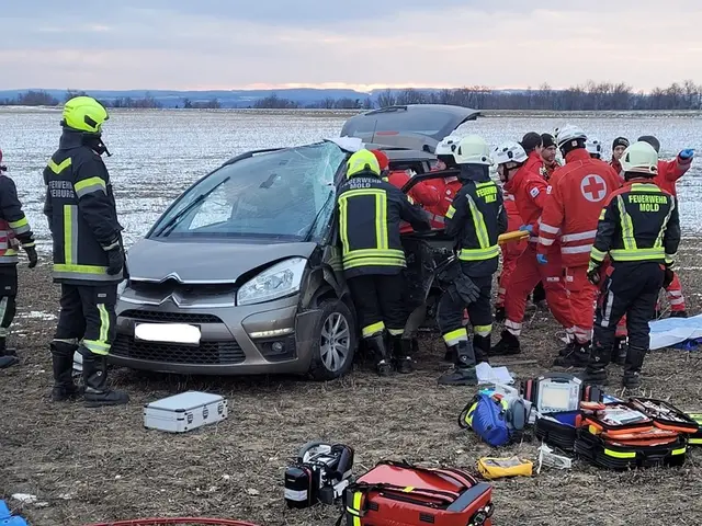 Ein schwerer Unfall erschütterte die B2 zwischen Kühnring und Maria Dreieichen. | Foto: Feuerwehr