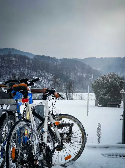 Rennrad trifft Winter – und siehe da, es funktioniert! | Foto: Aleksei Bespechnyi