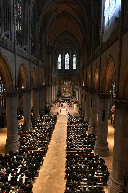 Zahlreiche Menschen kamen am Samstag in den Mariendom, um mit der Trauerfamilie das Requiem zu feiern.  | Foto: Land OÖ/Werner Kerschbaummayr