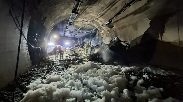 Lkw-Brand im Brentenbergtunnel  | Foto: FFW Golling